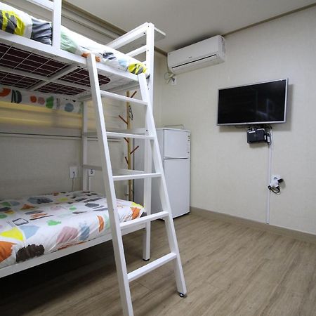 Bunk Guesthouse Hongdae2 ソウル特別市 エクステリア 写真