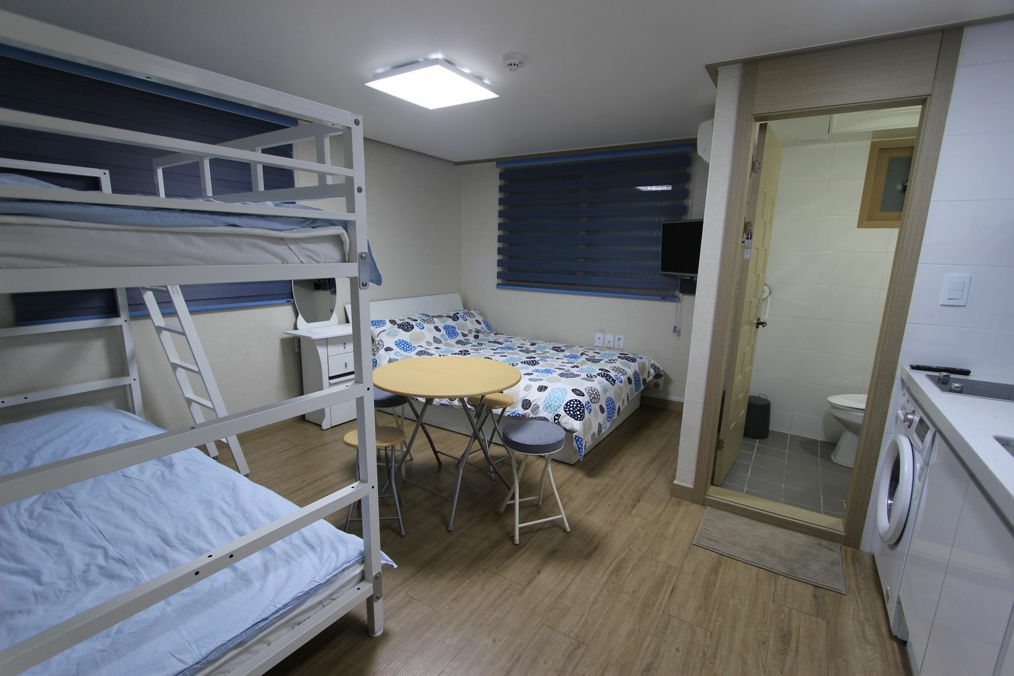 Bunk Guesthouse Hongdae2 ソウル特別市 エクステリア 写真