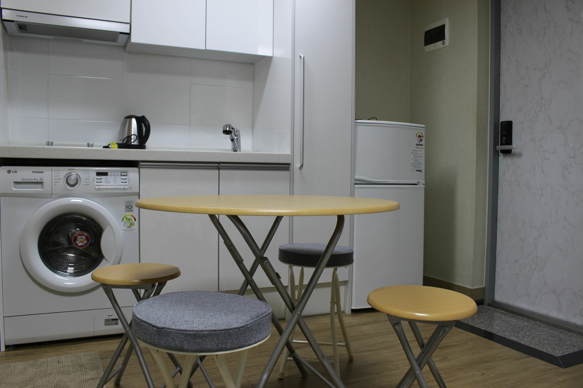 Bunk Guesthouse Hongdae2 ソウル特別市 エクステリア 写真