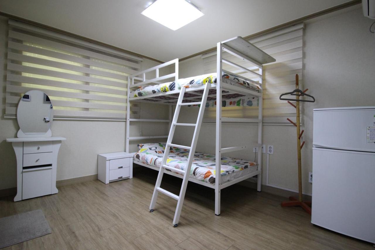 Bunk Guesthouse Hongdae2 ソウル特別市 エクステリア 写真