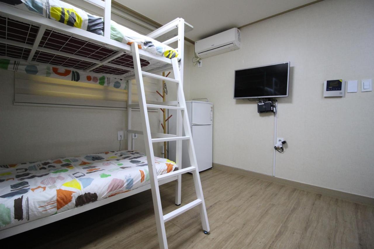 Bunk Guesthouse Hongdae2 ソウル特別市 エクステリア 写真